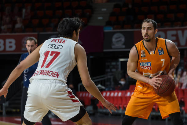 尽管他和拉 尽管他和拉